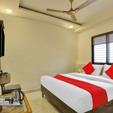 Hotel O Nandi Palace Lodging And Boarding Ulhāsnagar Εξωτερικό φωτογραφία