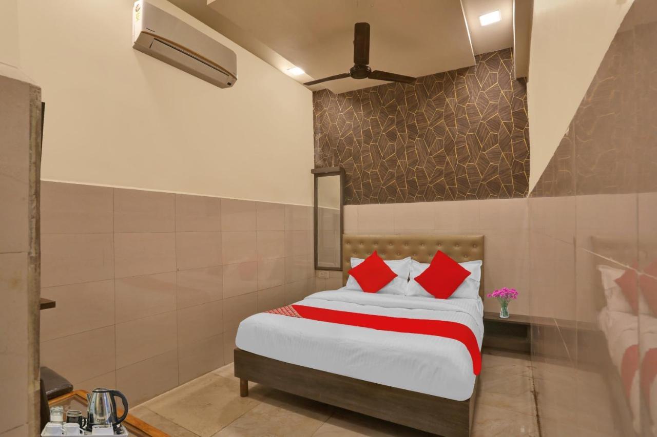 Hotel O Nandi Palace Lodging And Boarding Ulhāsnagar Εξωτερικό φωτογραφία