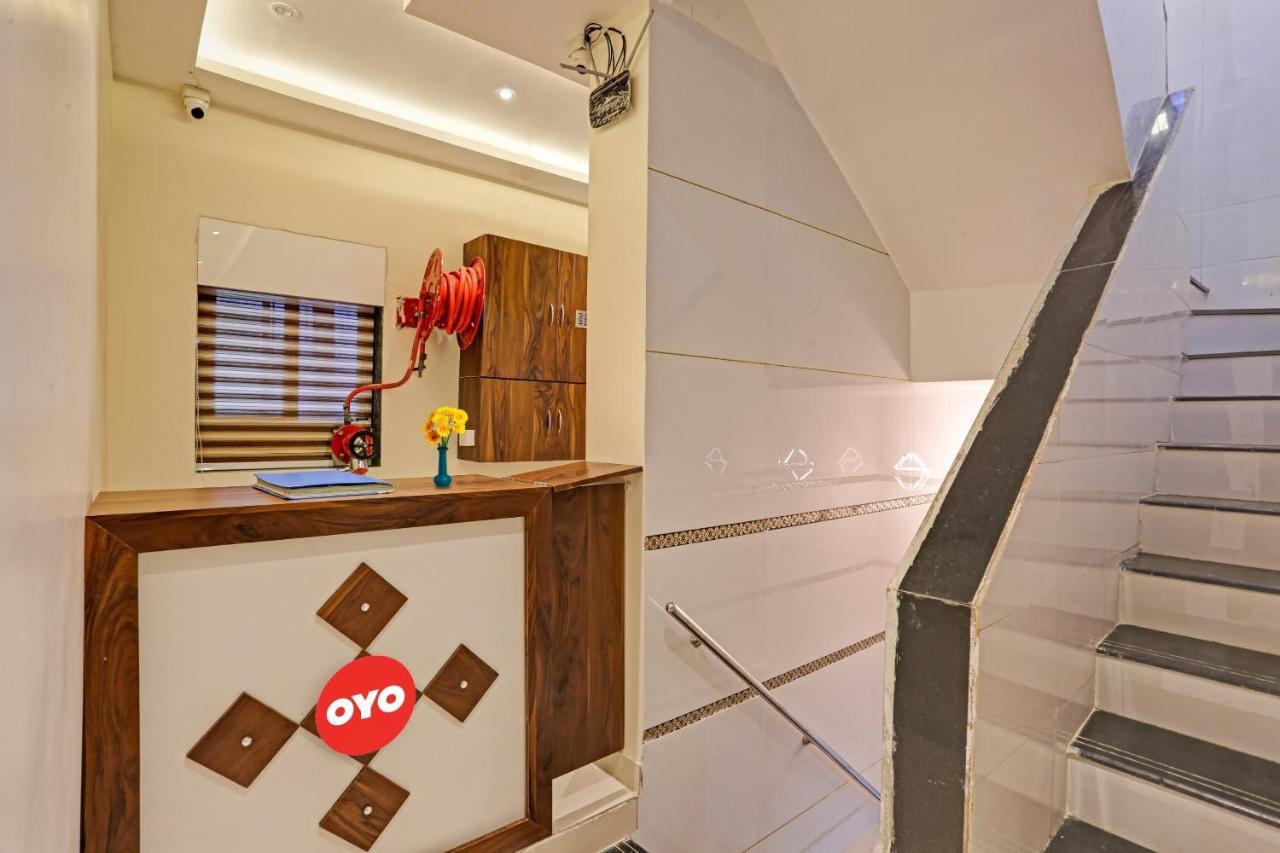 Hotel O Nandi Palace Lodging And Boarding Ulhāsnagar Εξωτερικό φωτογραφία
