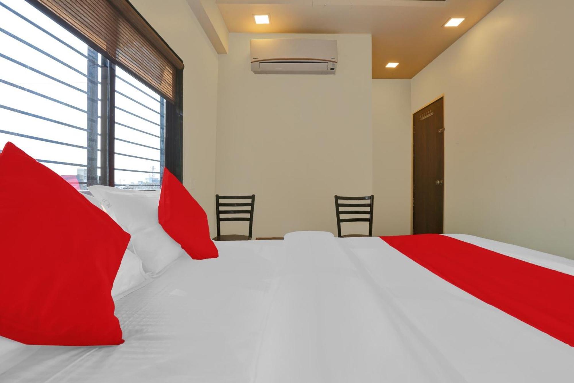 Hotel O Nandi Palace Lodging And Boarding Ulhāsnagar Εξωτερικό φωτογραφία