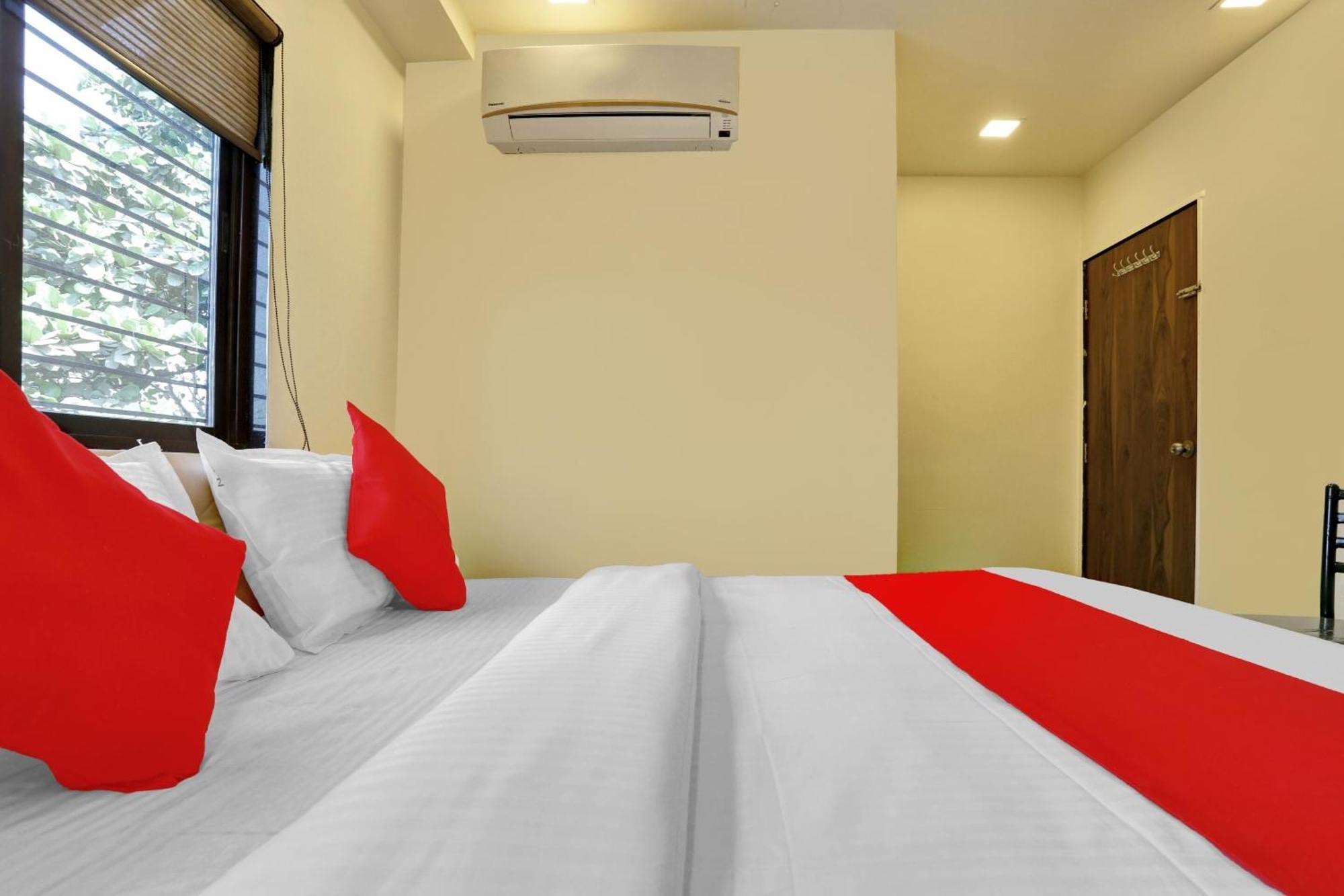 Hotel O Nandi Palace Lodging And Boarding Ulhāsnagar Εξωτερικό φωτογραφία
