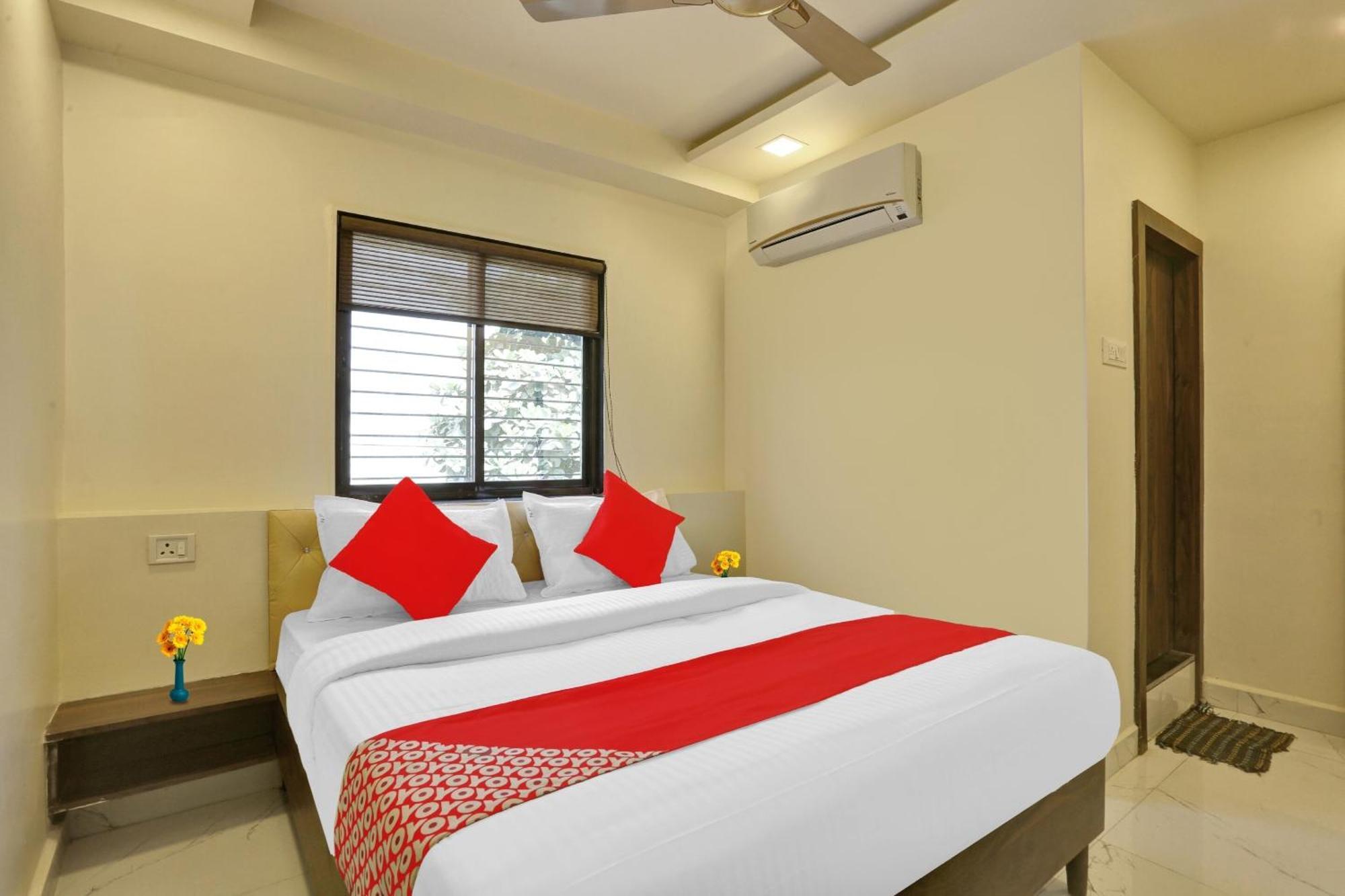 Hotel O Nandi Palace Lodging And Boarding Ulhāsnagar Εξωτερικό φωτογραφία