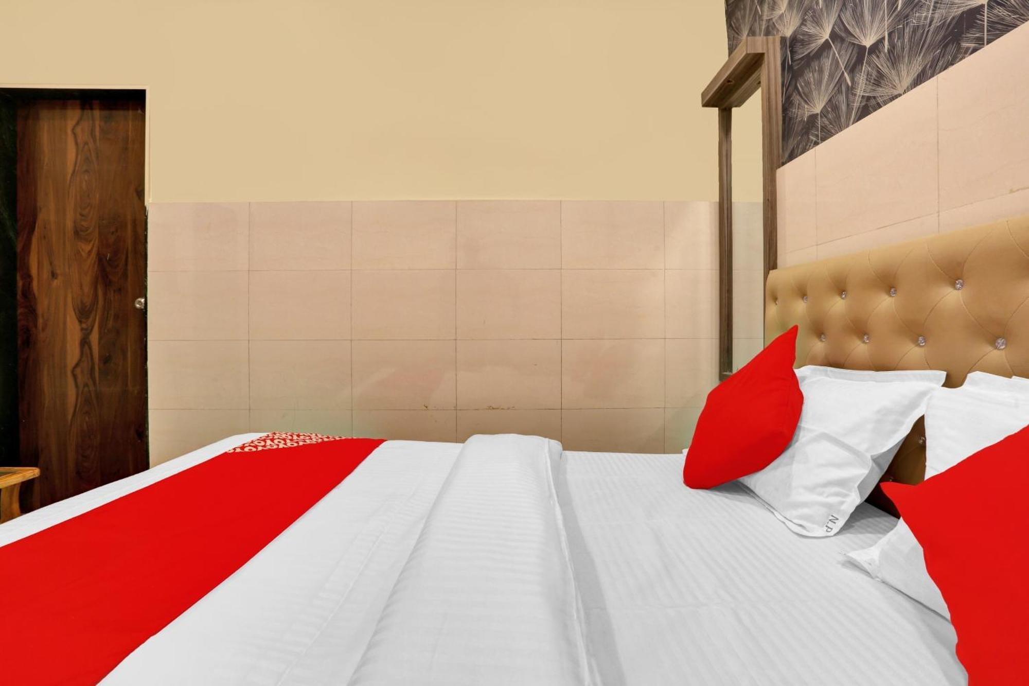 Hotel O Nandi Palace Lodging And Boarding Ulhāsnagar Εξωτερικό φωτογραφία