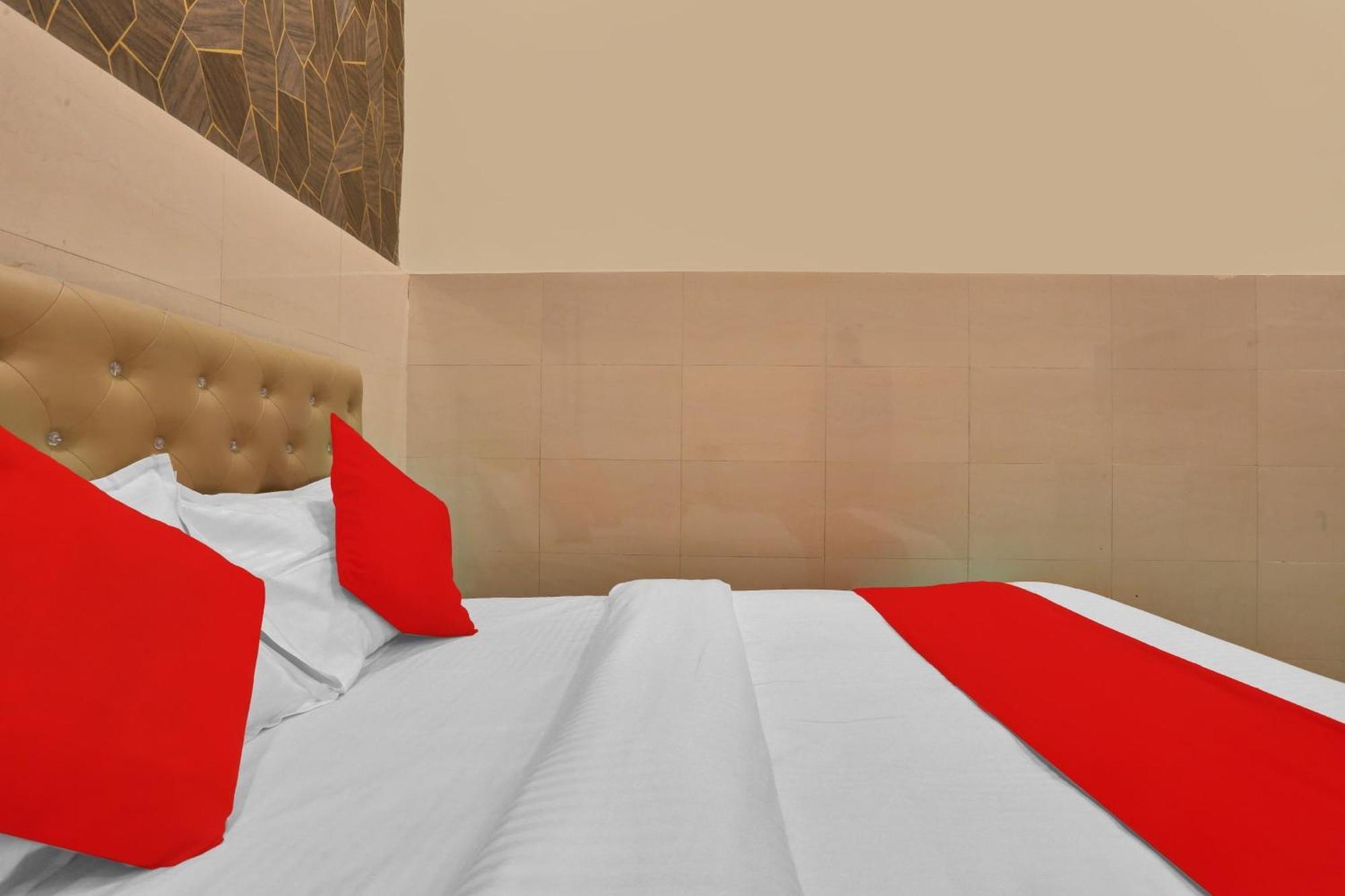 Hotel O Nandi Palace Lodging And Boarding Ulhāsnagar Εξωτερικό φωτογραφία