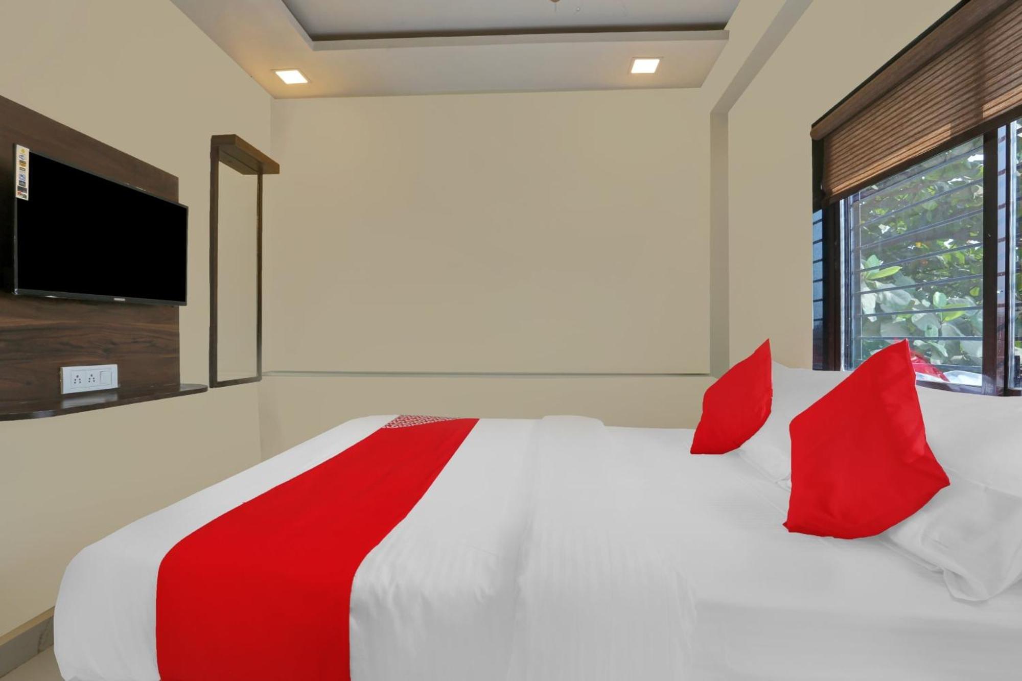 Hotel O Nandi Palace Lodging And Boarding Ulhāsnagar Εξωτερικό φωτογραφία